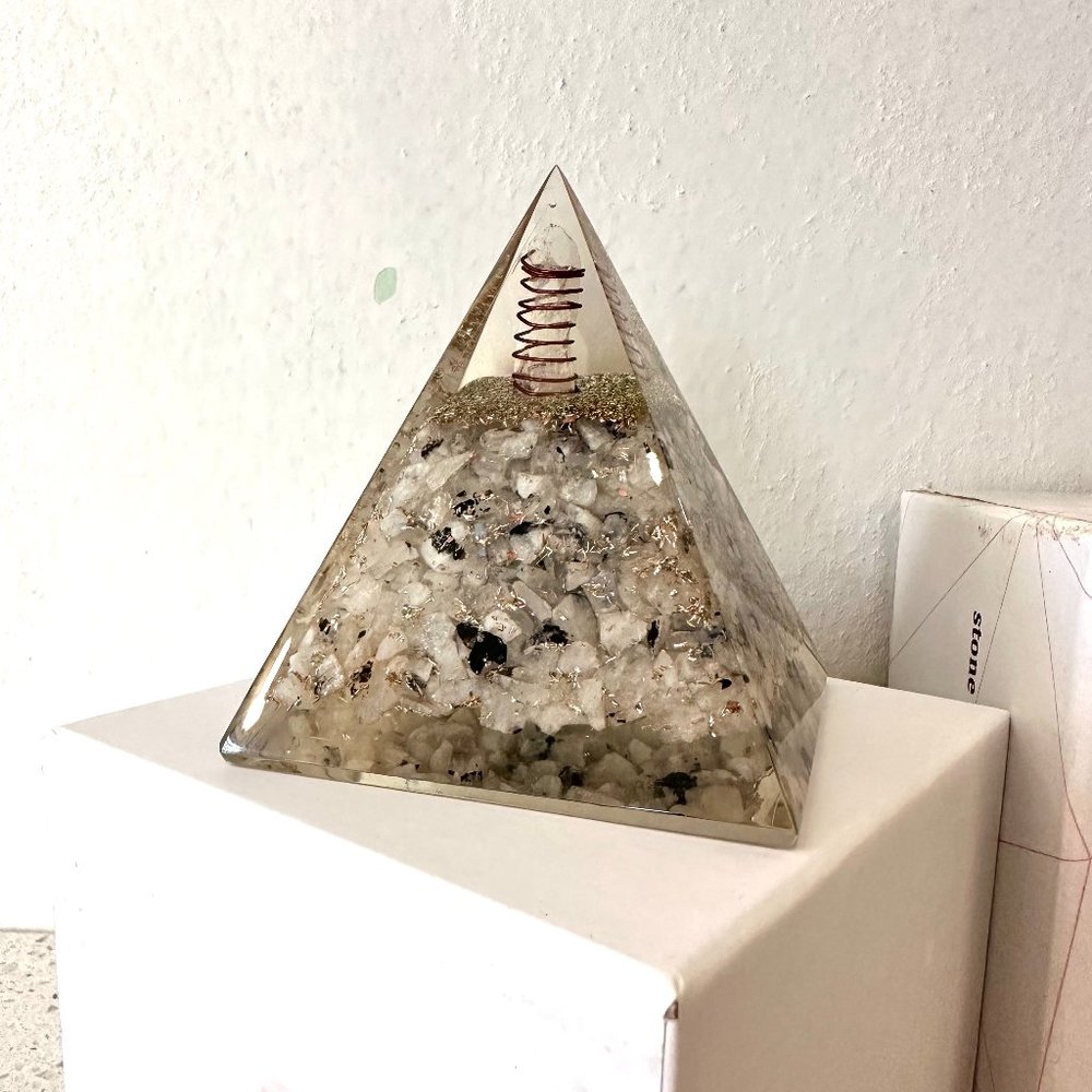 Bombay Crystals Orgonite Pyramid 3" New in Box